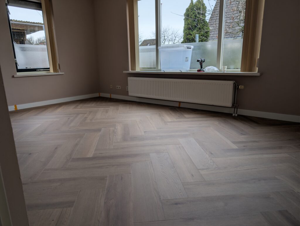 PVC vloer leggen Dronten - BRUUT Vloeren